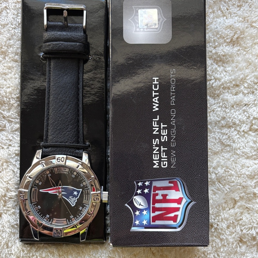 NFL New England Patriots Black and Silver Watch - Picture 2 of 2